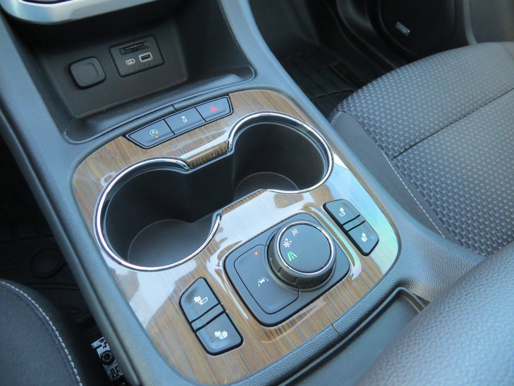 Certified 2023 GMC Acadia SLE w/ Driver Convenience Package FWD image 24