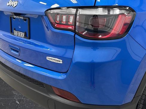 Used 2023 Jeep Compass Latitude image 9