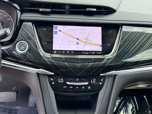 Used 2023 Cadillac XT6 Premium Luxury AWD/4WD image 7