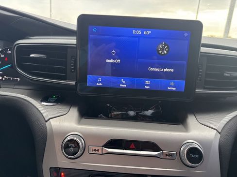 Used 2021 Ford Explorer XLT w/ Equipment Group 202A AWD/4WD image 7