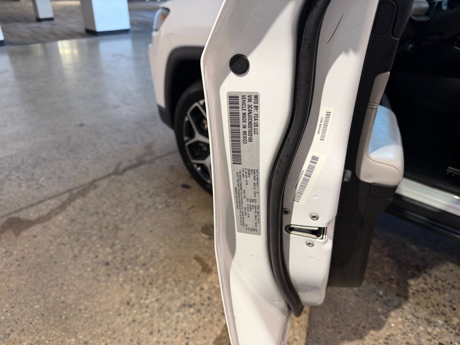 Used 2025 Jeep Compass Limited AWD/4WD image 28