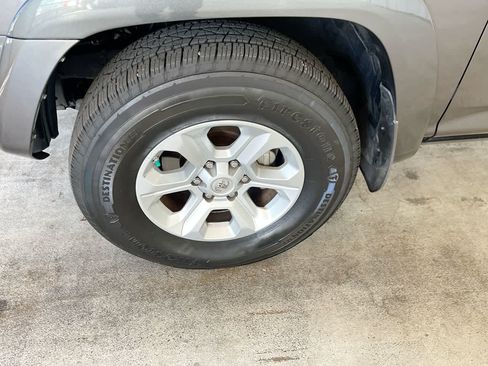 Certified 2017 Toyota 4Runner SR5 AWD/4WD image 10