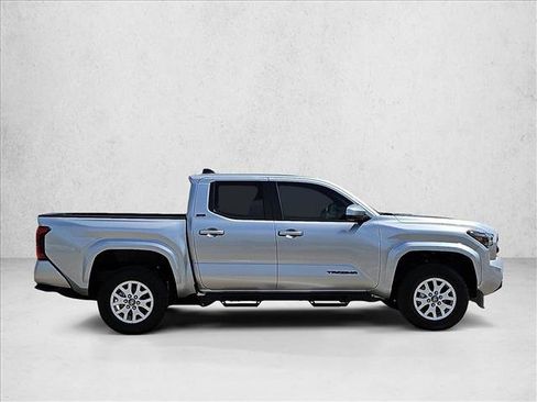 Used 2025 Toyota Tacoma SR5 AWD/4WD image 4