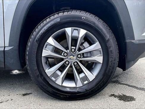 Used 2025 Chevrolet Equinox LT w/ Convenience Package II image 9