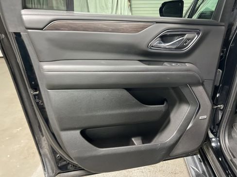 Used 2024 Chevrolet Suburban LT image 19
