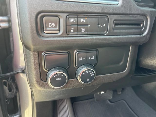 Used 2022 Chevrolet Tahoe LT w/ Luxury Package RWD image 17
