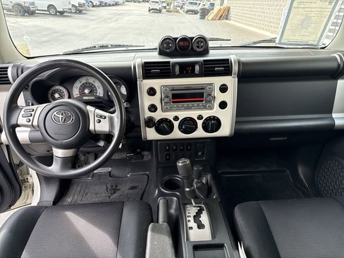 Used 2012 Toyota FJ Cruiser 4WD w/ Convenience Pkg image 11