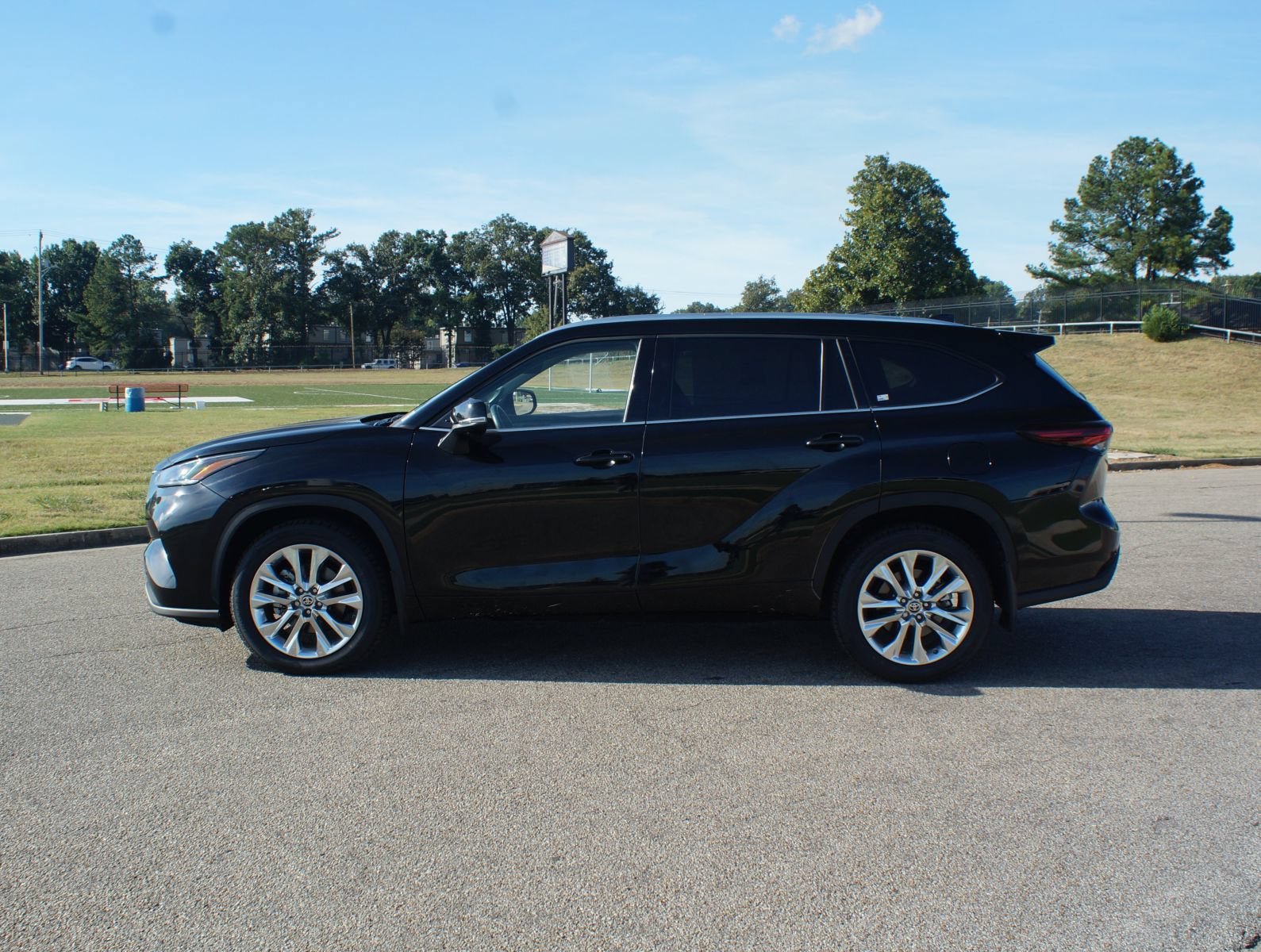Used 2024 Toyota Highlander Limited FWD image 13