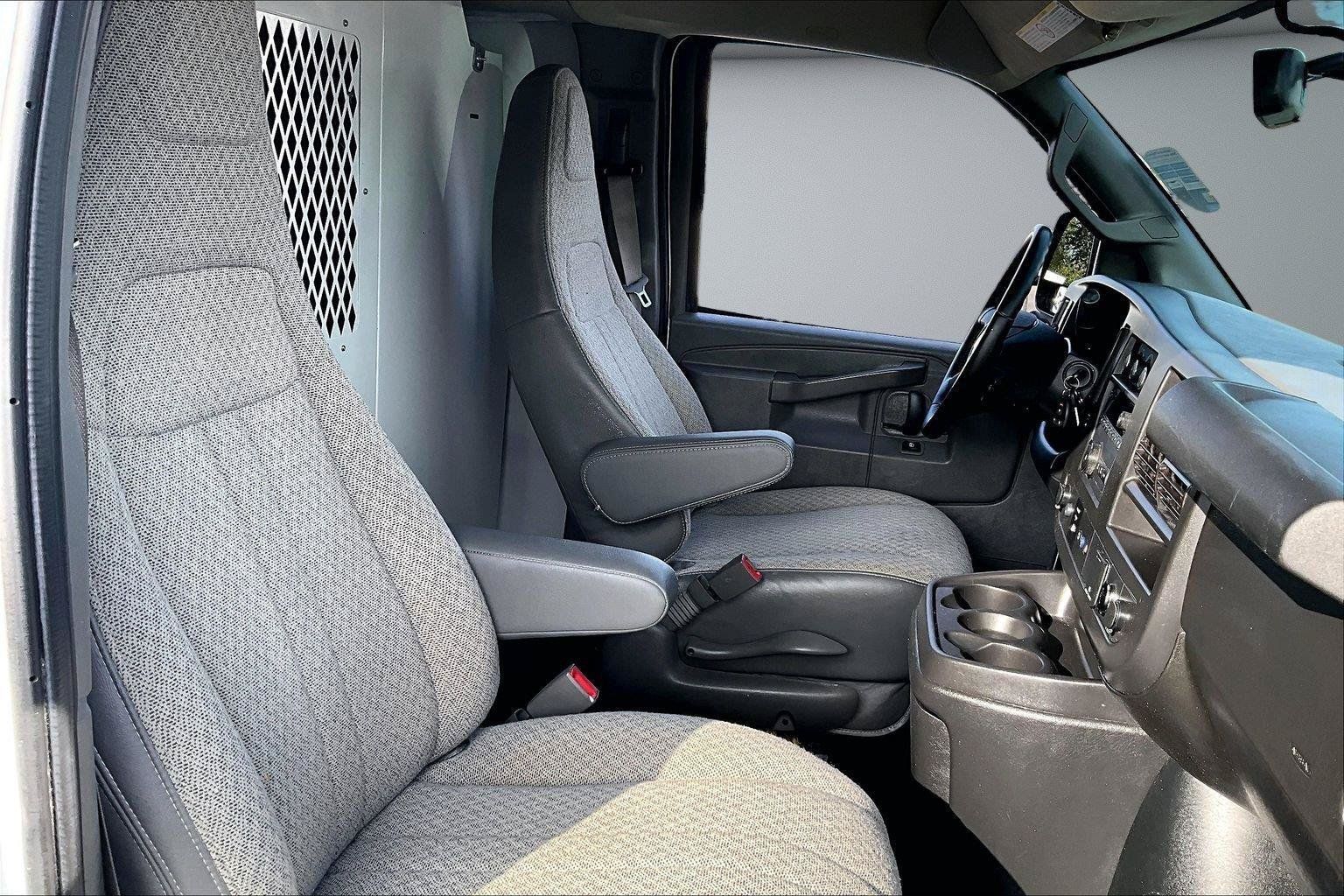 Used 2021 Chevrolet Express 3500 w/ Driver Convenience Package RWD image 29