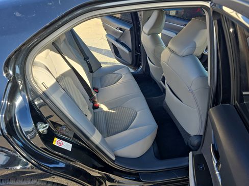 Used 2018 Toyota Camry SE image 13