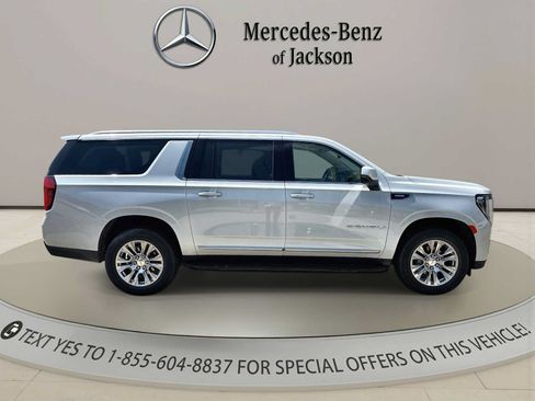 Used 2023 GMC Yukon XL Denali w/ Advanced Technology Package AWD/4WD image 9