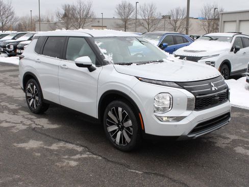 New 2026 Mitsubishi Outlander SE AWD/4WD image 3