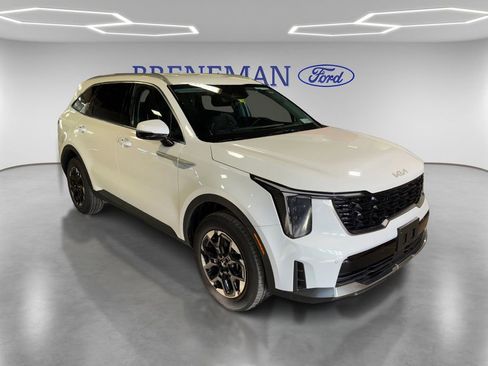 Used 2024 Kia Sorento S image 3