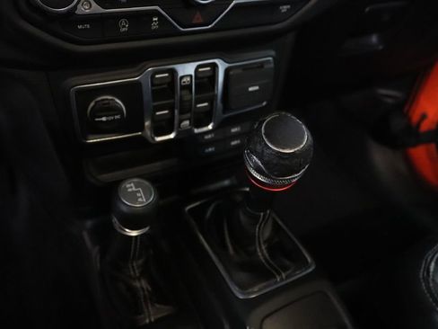 Used 2019 Jeep Wrangler Unlimited Sahara image 30