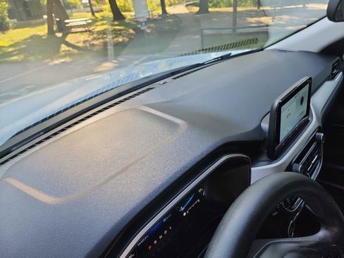 Used 2021 Ford Escape SE image 19