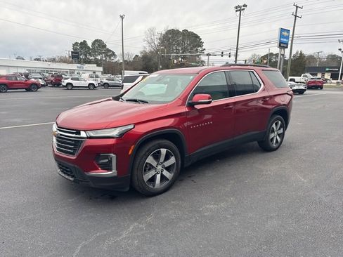 Used 2023 Chevrolet Traverse LT w/ LT Premium Package image 3