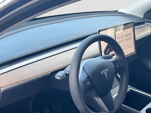 Used 2023 Tesla Model Y Long Range image 9