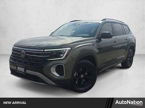 Used 2024 Volkswagen Atlas Peak Edition SE image 1