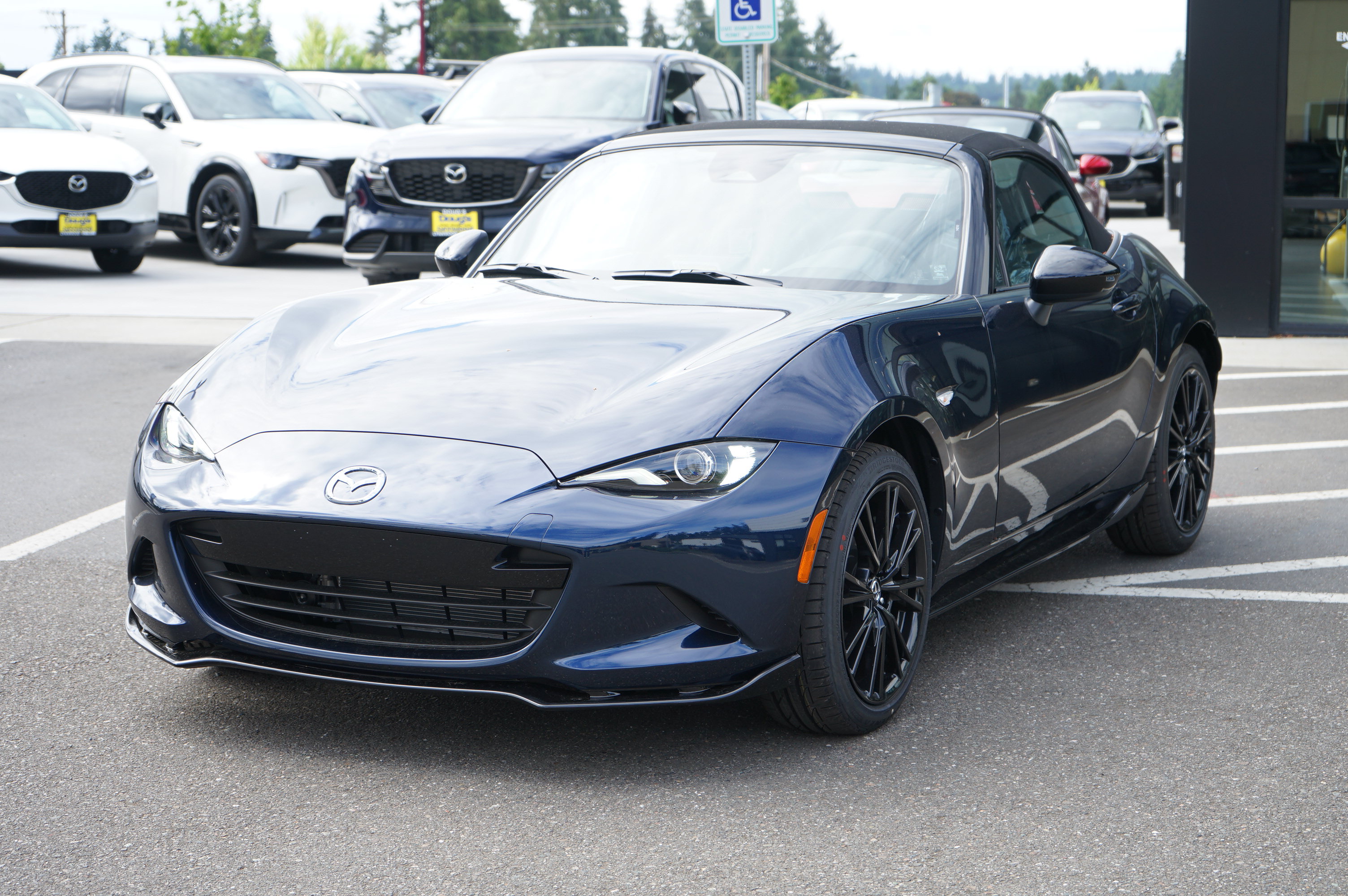 New 2026 MAZDA MX-5 Miata Club w/ Appearance Package RWD image 9