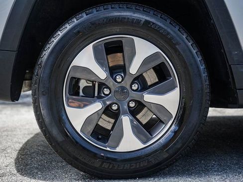 Used 2022 Jeep Grand Cherokee Limited 4xe image 29