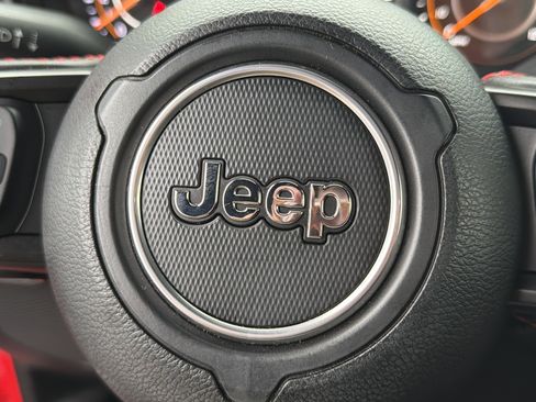 Used 2024 Jeep Wrangler Unlimited Rubicon image 25