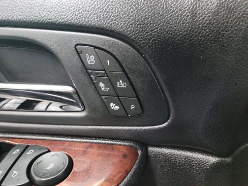 Used 2014 Chevrolet Suburban LTZ image 25