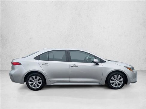 Used 2025 Toyota Corolla LE image 4