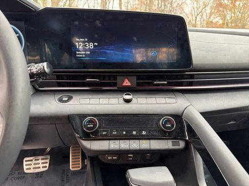 Certified 2025 Hyundai Elantra SEL image 22
