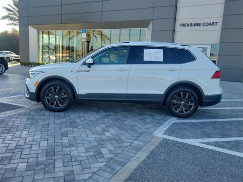 Used 2022 Volkswagen Tiguan SE image 2
