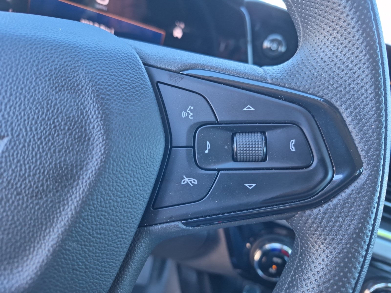 Used 2026 Chevrolet Trax LT FWD image 27
