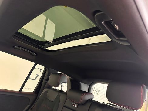 Used 2024 Mercedes-Benz GLB 250 4MATIC image 32