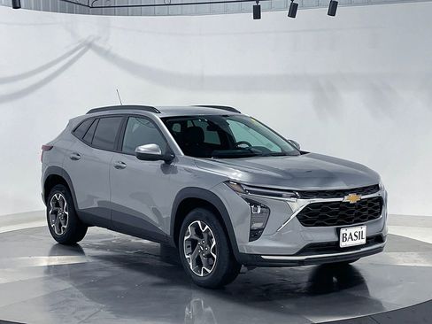 Used 2024 Chevrolet Trax LT FWD image 36