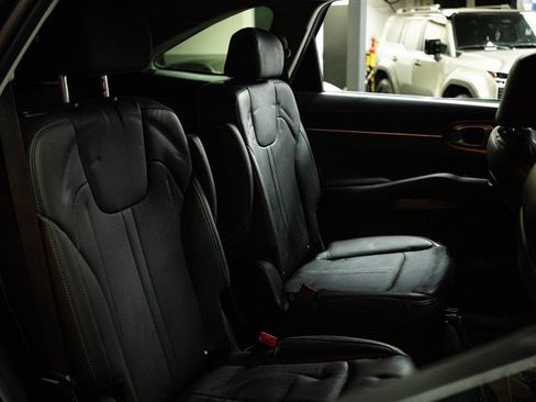 Used 2023 Kia Sorento EX image 13