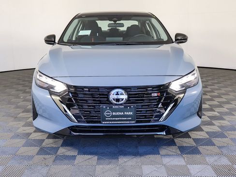 Used 2025 Nissan Sentra SR FWD image 2
