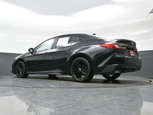 Used 2025 Toyota Camry SE image 28