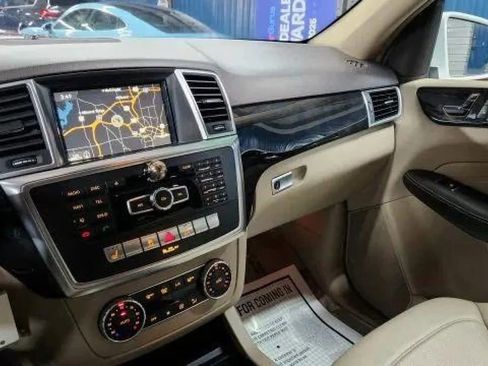 Used 2015 Mercedes-Benz ML 350 ML 350 4MATIC Sport Utility 4D w/ Premium 1 Package image 31