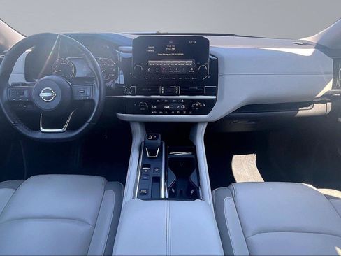Certified 2024 Nissan Pathfinder SL FWD image 18