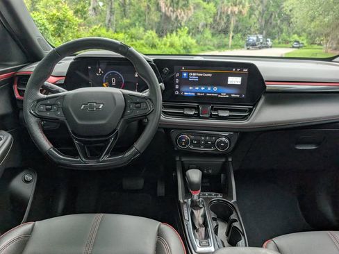 Used 2024 Chevrolet TrailBlazer RS w/ Convenience Package FWD image 11