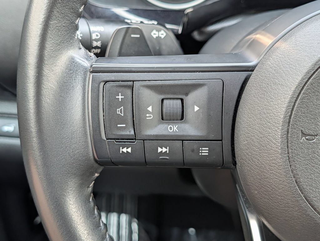 Used 2025 Nissan Pathfinder SV AWD/4WD image 24