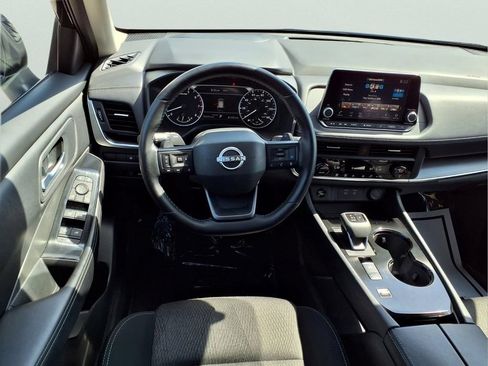 Used 2025 Nissan Rogue SV FWD image 9