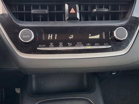 Used 2025 Toyota Corolla LE image 21