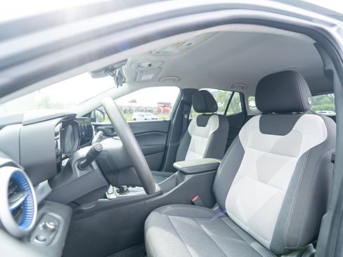 Used 2025 Chevrolet Trax LS w/ LS Convenience Package FWD image 8