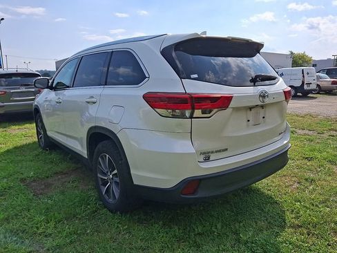 Used 2019 Toyota Highlander XLE AWD/4WD image 6