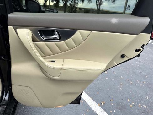 Used 2009 INFINITI FX35 2WD w/ Navigation Pkg image 16