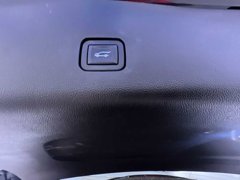 Used 2020 Chevrolet Traverse High Country image 43