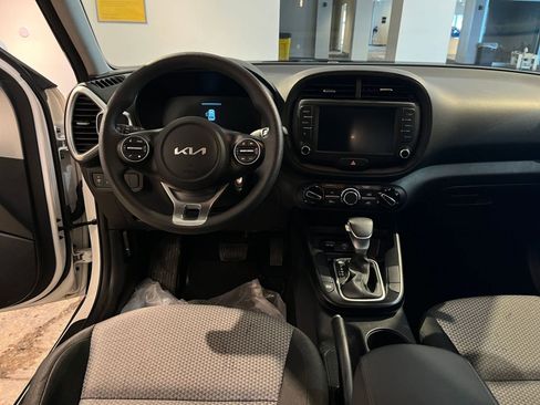 Used 2025 Kia Soul LX w/ LX Technology Package image 34