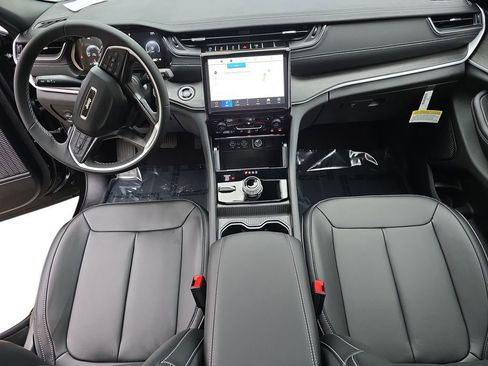 New 2025 Jeep Grand Cherokee L Limited image 9