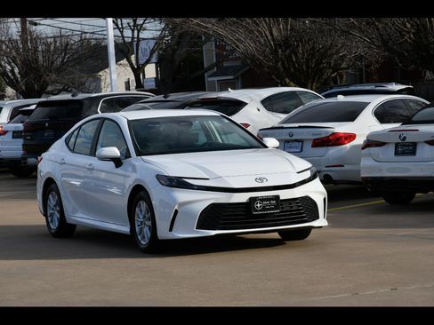 Used 2025 Toyota Camry LE FWD image 1