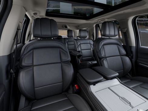 New 2027 Lincoln Navigator Reserve RWD image 10
