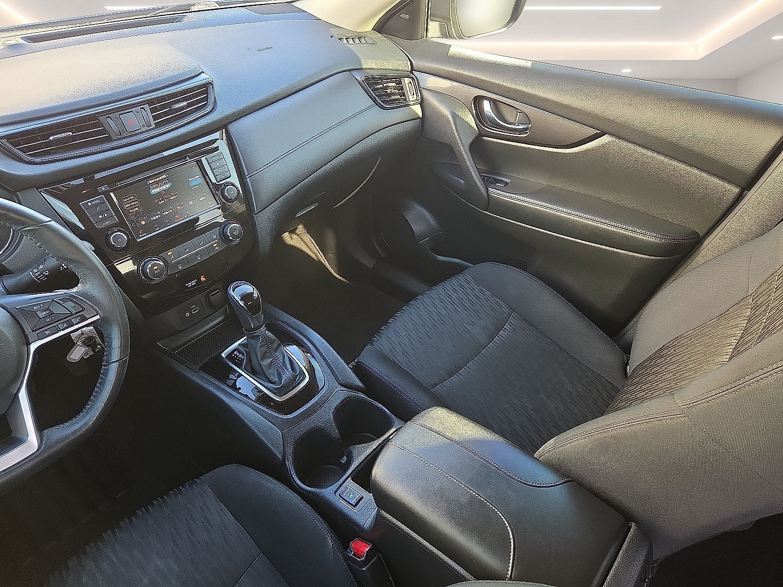 Used 2018 Nissan Rogue S w/ S Value Package FWD image 19